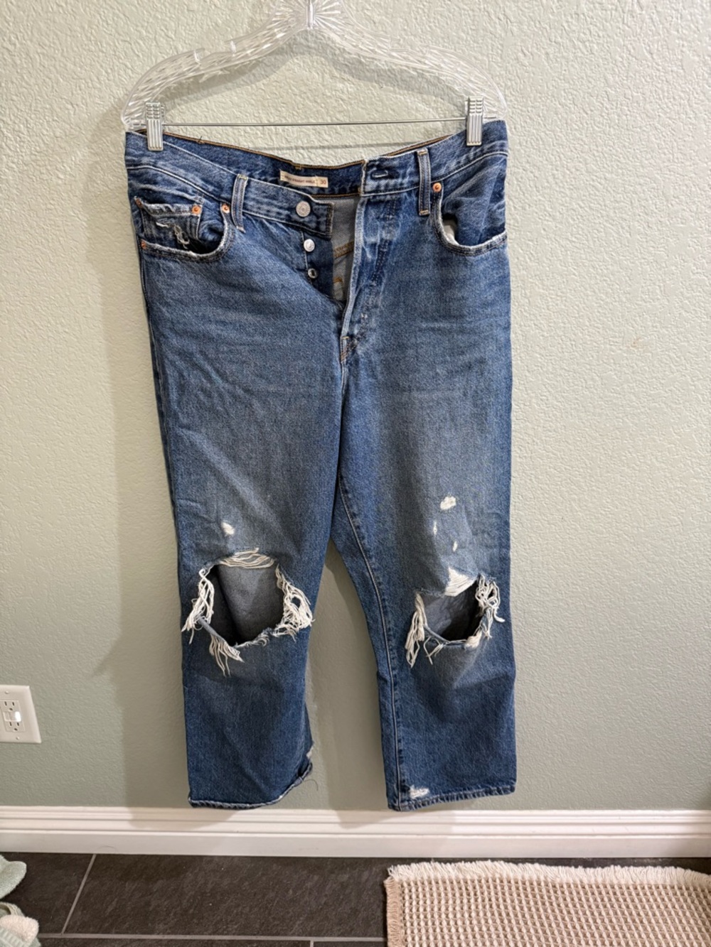 Levi’s Distressed Ribcage Straight Ankle Jeans in Light Blue size 30 - Picture 2 of 8